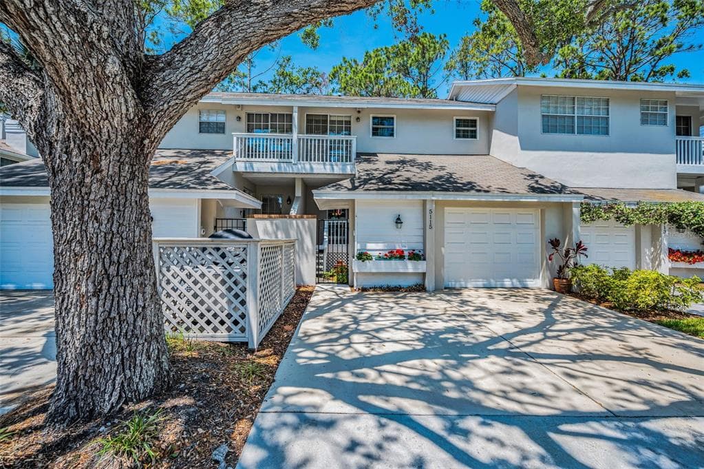 5115 S JULES VERNE COURT TAMPA, FL 33611