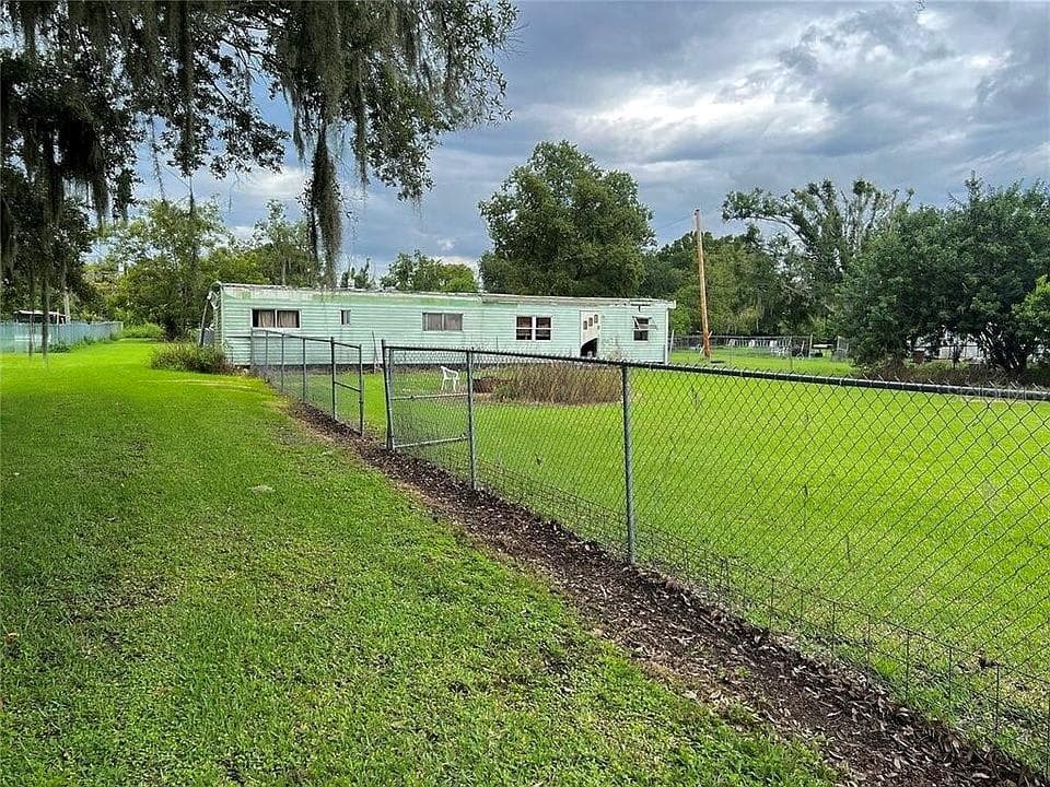1919 DAWN HEIGHTS DRIVE LAKELAND, FL 33801
