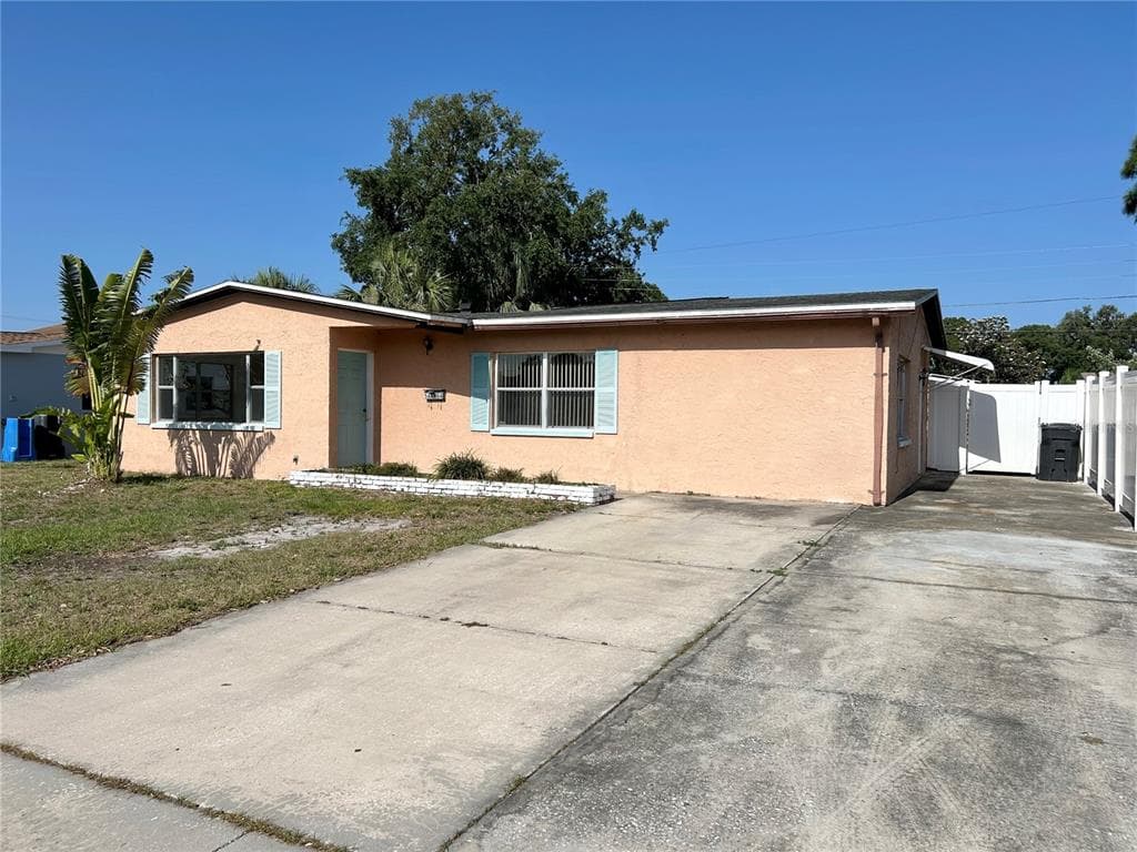 5604 LARIMER DRIVE TAMPA, FL 33615