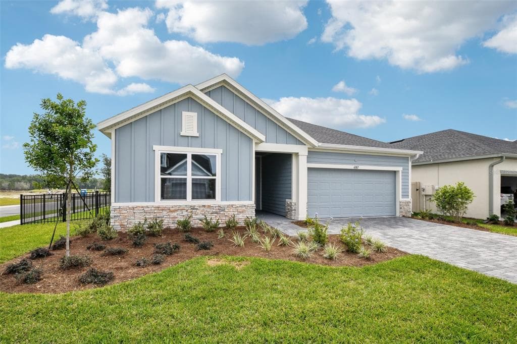 6087 SACRED OAK AVENUE MOUNT DORA, FL 32757