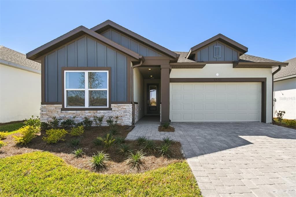 5944 BRISTLE OAK STREET MOUNT DORA, FL 32757