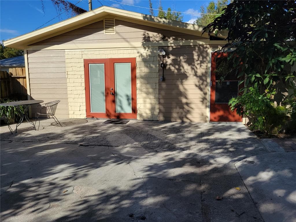 5706 1/2 N BRANCH AVENUE TAMPA, FL 33604