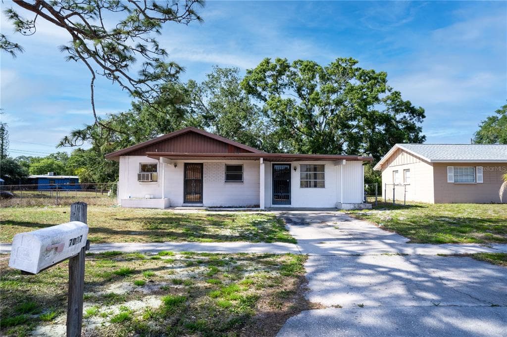 7097 DELTA WAY CLEARWATER, FL 33764