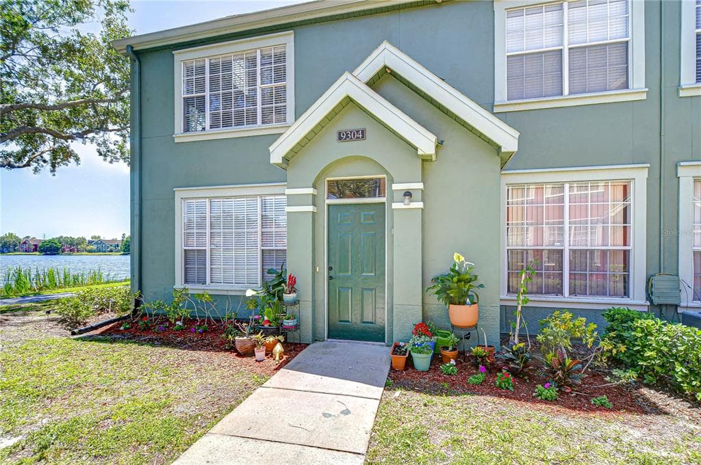 9304 LAKE CHASE ISLAND WAY TAMPA, FL 33626