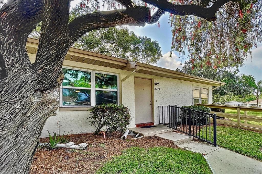 2224 GRENADIER DRIVE UNIT 2224 SUN CITY CENTER, FL 33573