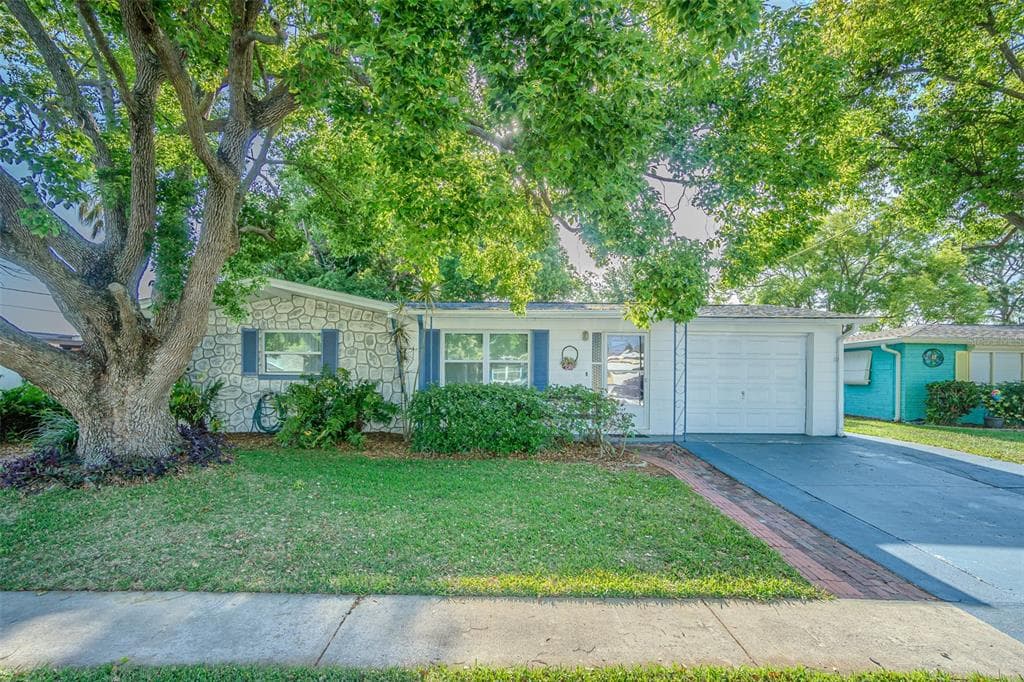 2039 LYRA DRIVE HOLIDAY, FL 34690