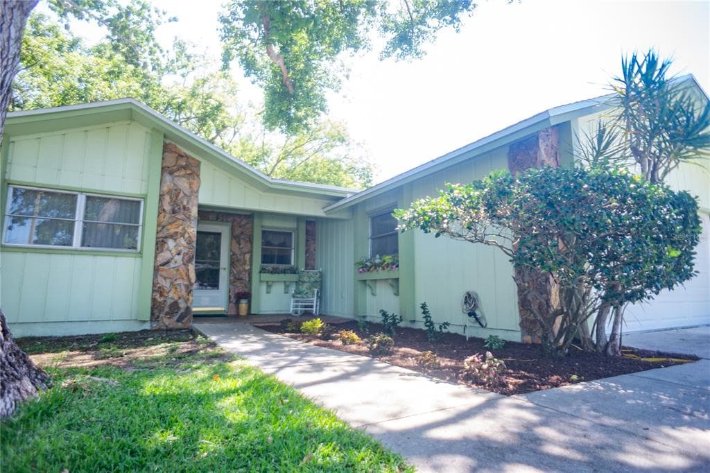 55 SQUIRE COURT DUNEDIN, FL 34698