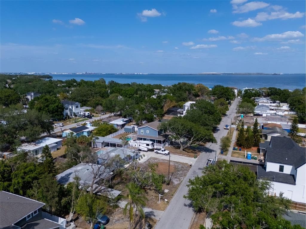 3021 W HELEN AVENUE TAMPA, FL 33611