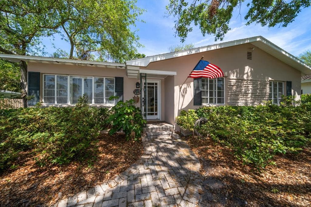 420 POINSETTIA ROAD BELLEAIR, FL 33756