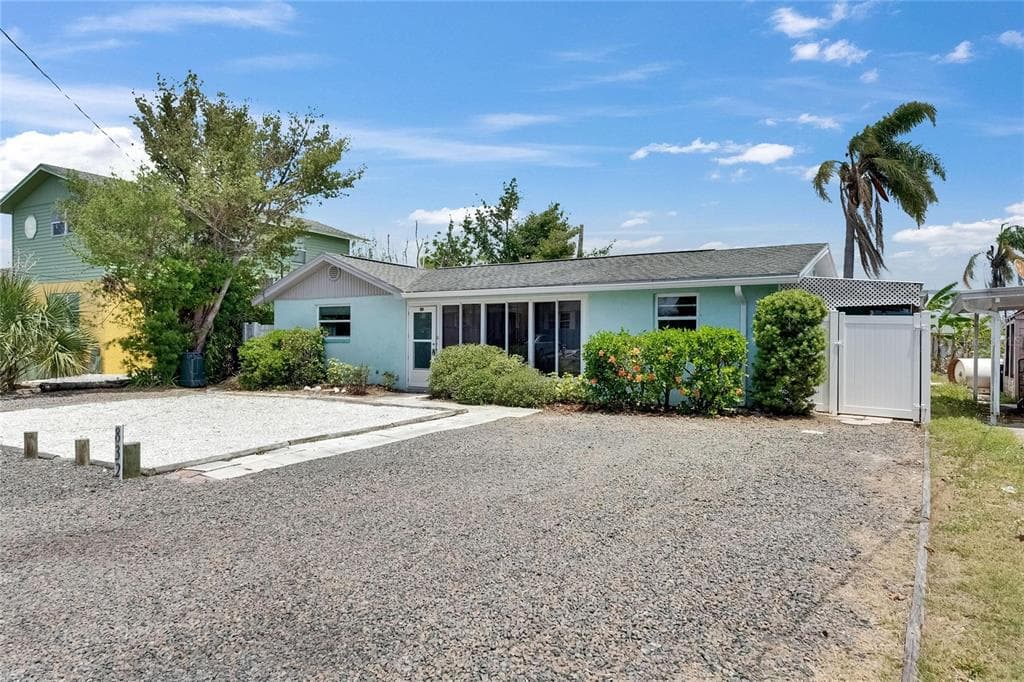 832 SEABREEZE DRIVE RUSKIN, FL 33570