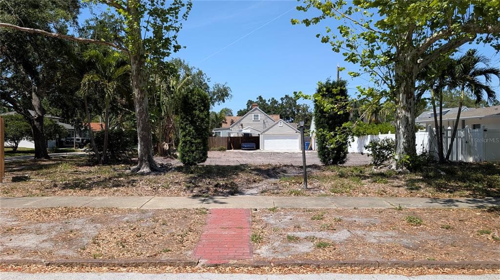 105 20TH AVENUE NE ST PETERSBURG, FL 33704