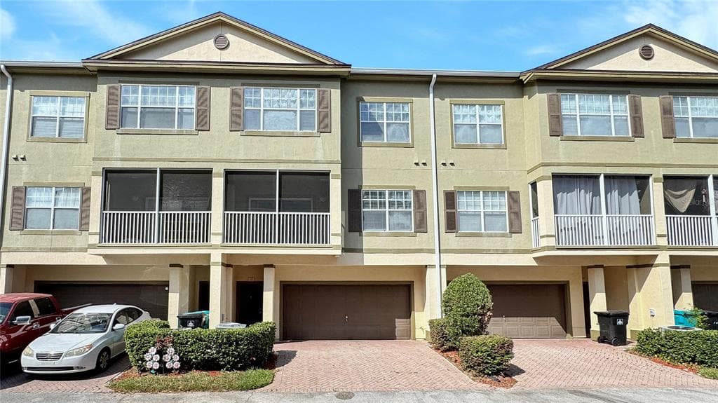 2352 GRAND CENTRAL PARKWAY UNIT 18 ORLANDO, FL 32839
