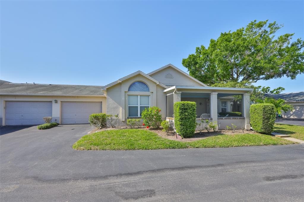 1140 GOLFVIEW WOODS DRIVE UNIT 1140 SUN CITY CENTER, FL 33573