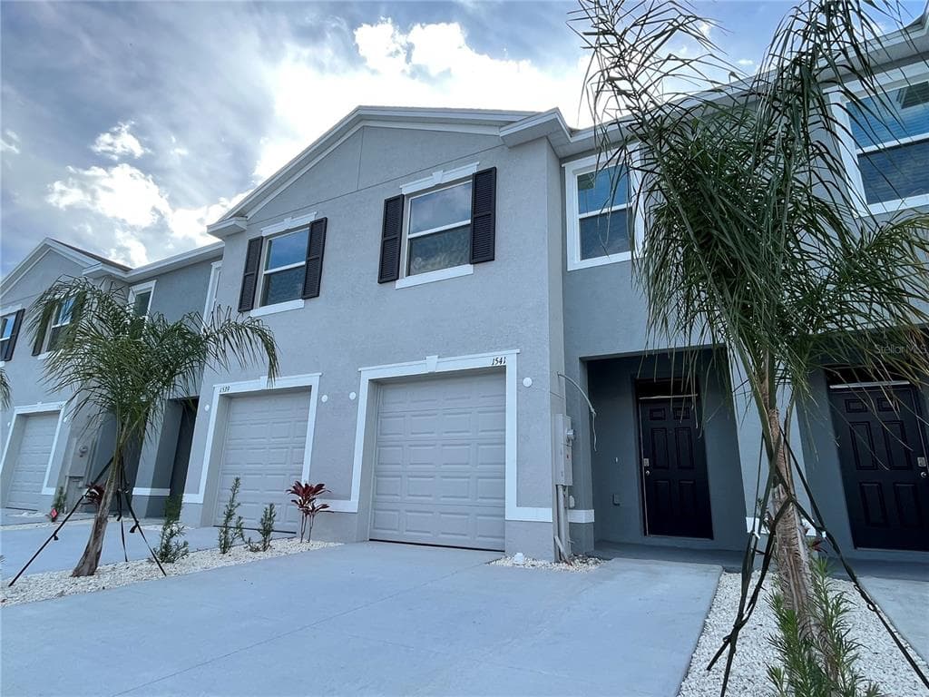 1541 COLT CREEK PLACE WESLEY CHAPEL, FL 33543