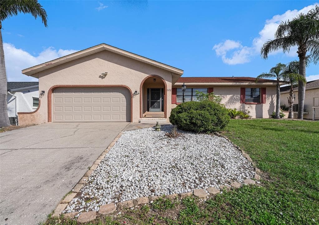 909 CHIPAWAY DRIVE APOLLO BEACH, FL 33572