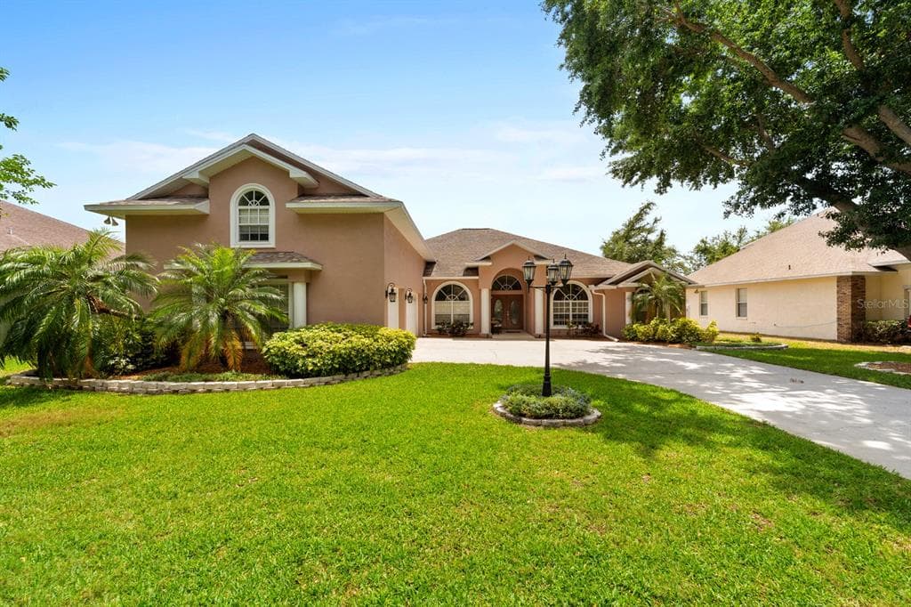 4022 VALRICO GROVE DRIVE VALRICO, FL 33594