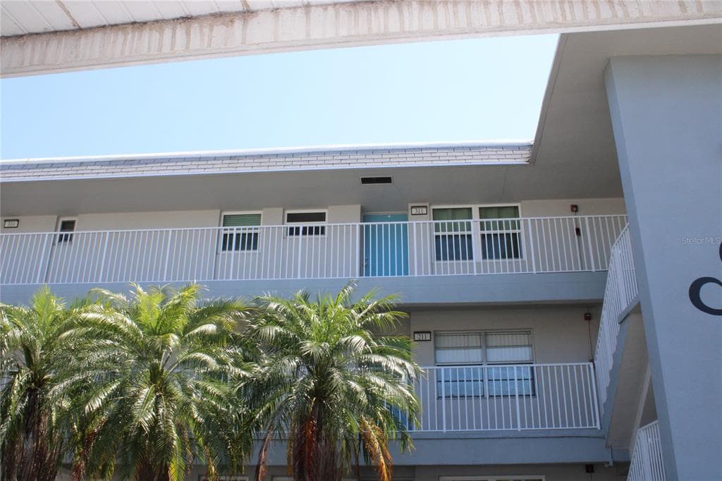 9950 47TH AVENUE N UNIT 311 ST PETERSBURG, FL 33708