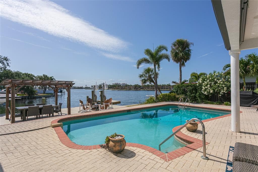 3901 13TH WAY NE ST PETERSBURG, FL 33703