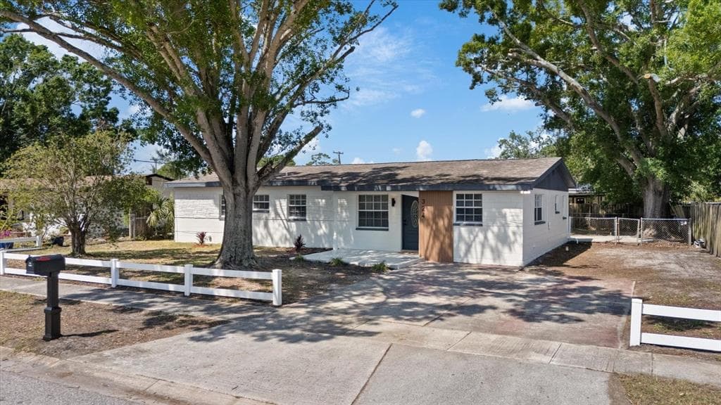 324 COUNTRY CLUB DRIVE