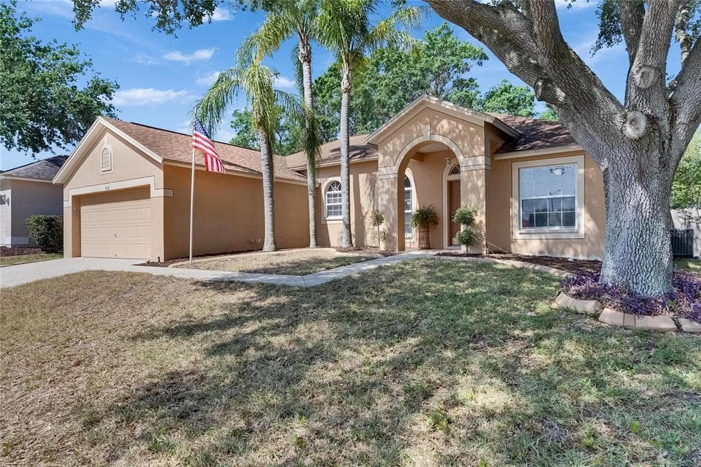 812 AMETHYST WAY VALRICO, FL 33594