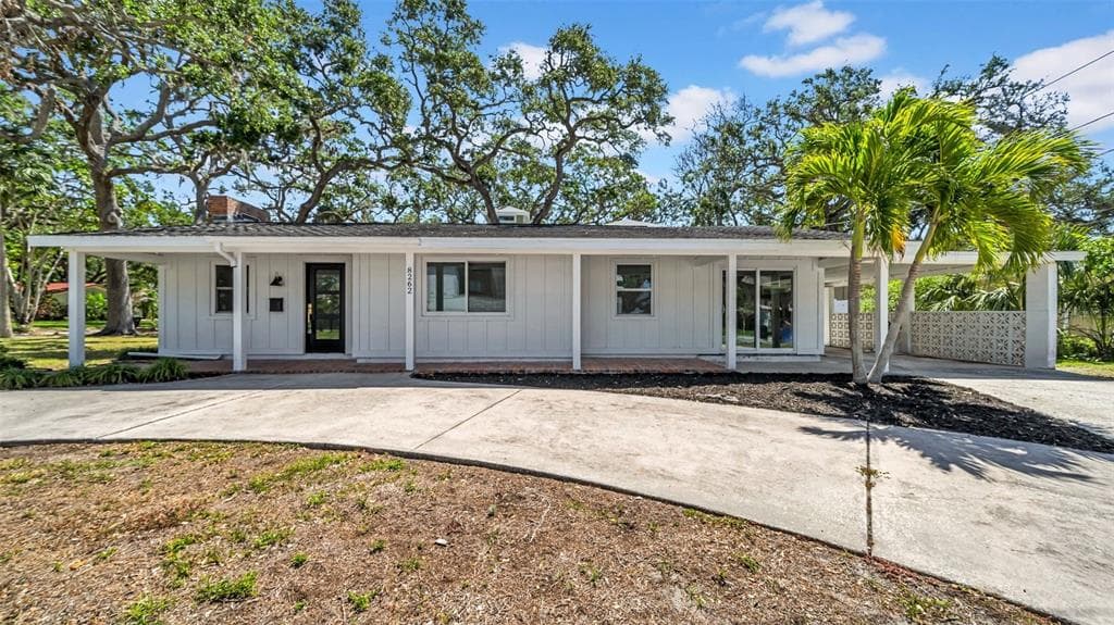 8262 26TH AVENUE N ST PETERSBURG, FL 33710