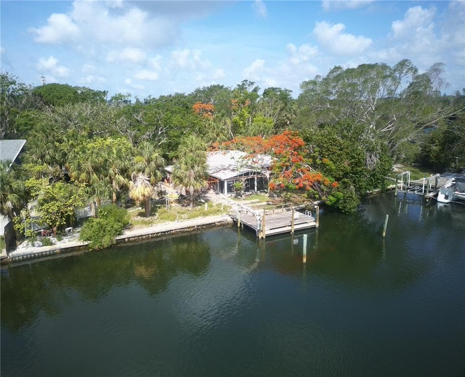 6 SEA LANE S