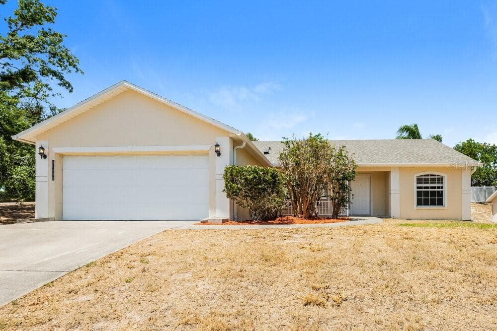 10449 LAKE HASSON CIRCLE CLERMONT, FL 34711