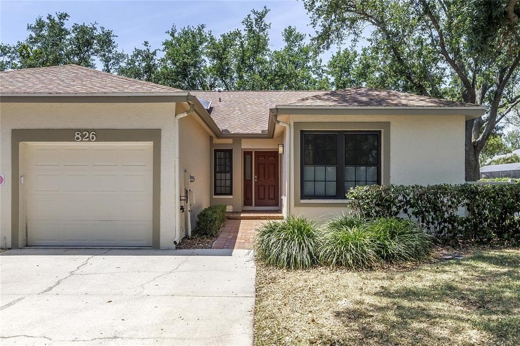 826 GLADES COURT NE ST PETERSBURG, FL 33702