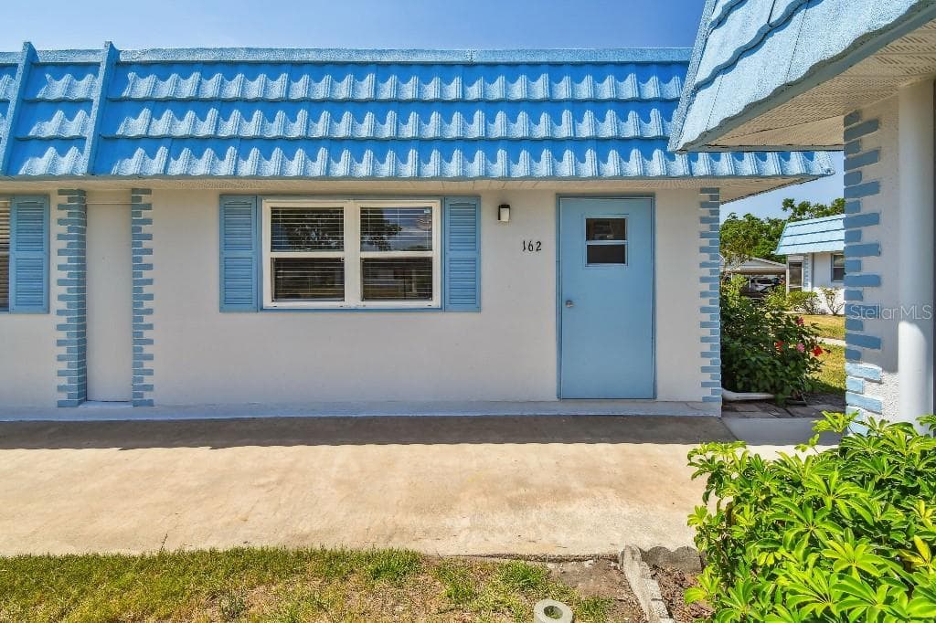 302 ANDOVER PLACE S UNIT 162 SUN CITY CENTER, FL 33573