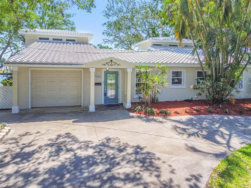 9265 TREASURE LN NE ST PETERSBURG, FL 33702