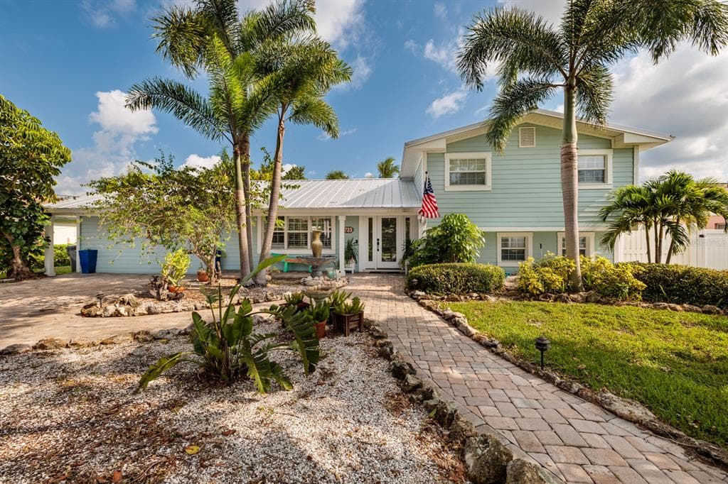 8723 THORNWOOD LANE TAMPA, FL 33615