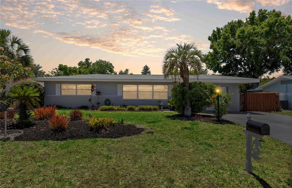 13880 DOMINICA DRIVE SEMINOLE, FL 33776