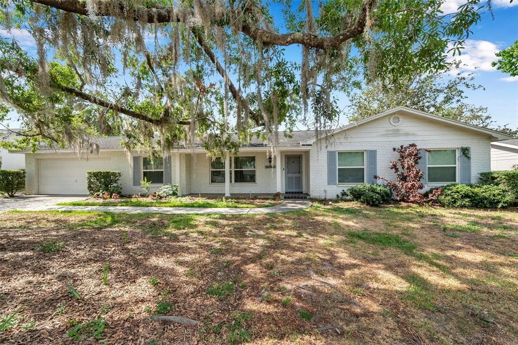 111 W ANGLEWOOD DRIVE BRANDON, FL 33511
