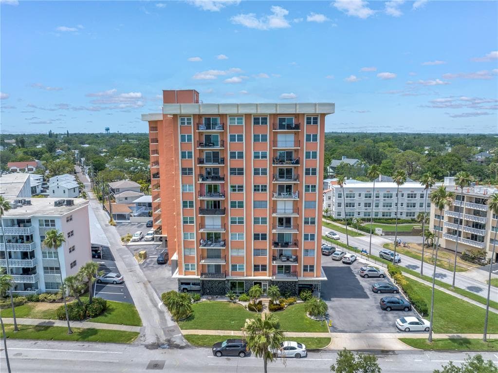 1120 N SHORE DRIVE NE UNIT 201 ST PETERSBURG, FL 33701