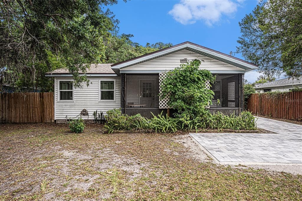 1106 W HIAWATHA STREET TAMPA, FL 33604