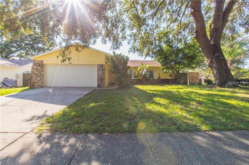 1021 BREEZE DRIVE LARGO, FL 33770