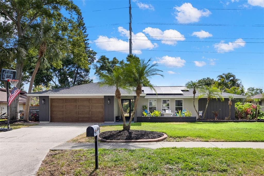 820 HICKORY LANE