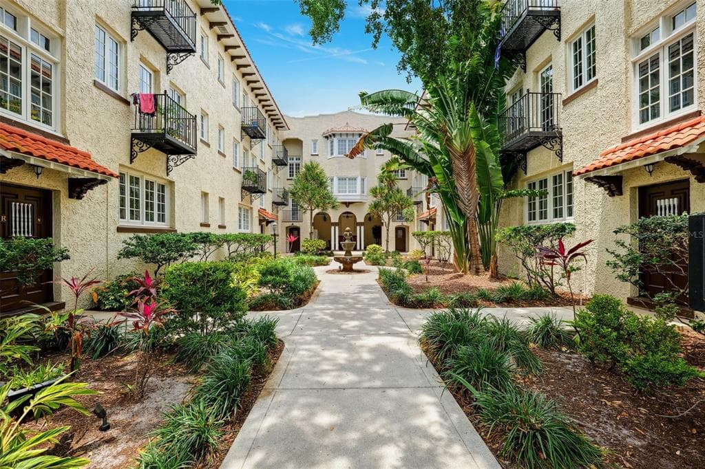 2117 W DEKLE AVENUE UNIT D1