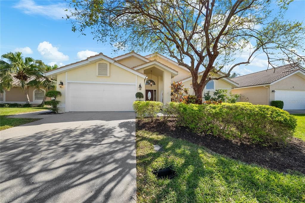 5290 WHITE SAND CIRCLE NE ST PETERSBURG, FL 33703