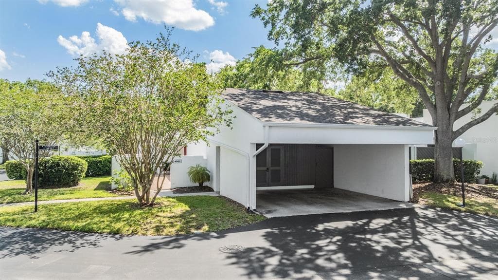 4002 CYPRESS COURT UNIT 4002 TAMPA, FL 33618