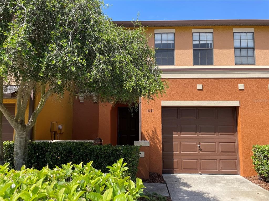 1041 BLACKWATER DRIVE WESLEY CHAPEL, FL 33543