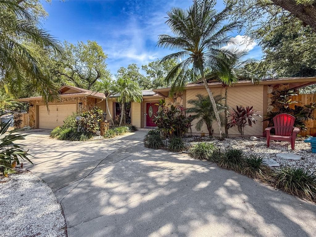 44 PINEWOOD CIRCLE SAFETY HARBOR, FL 34695