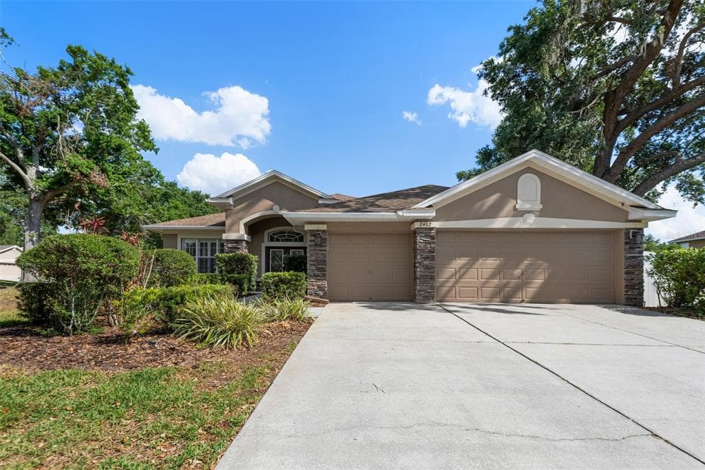 2402 BLUE STONE COURT VALRICO, FL 33594