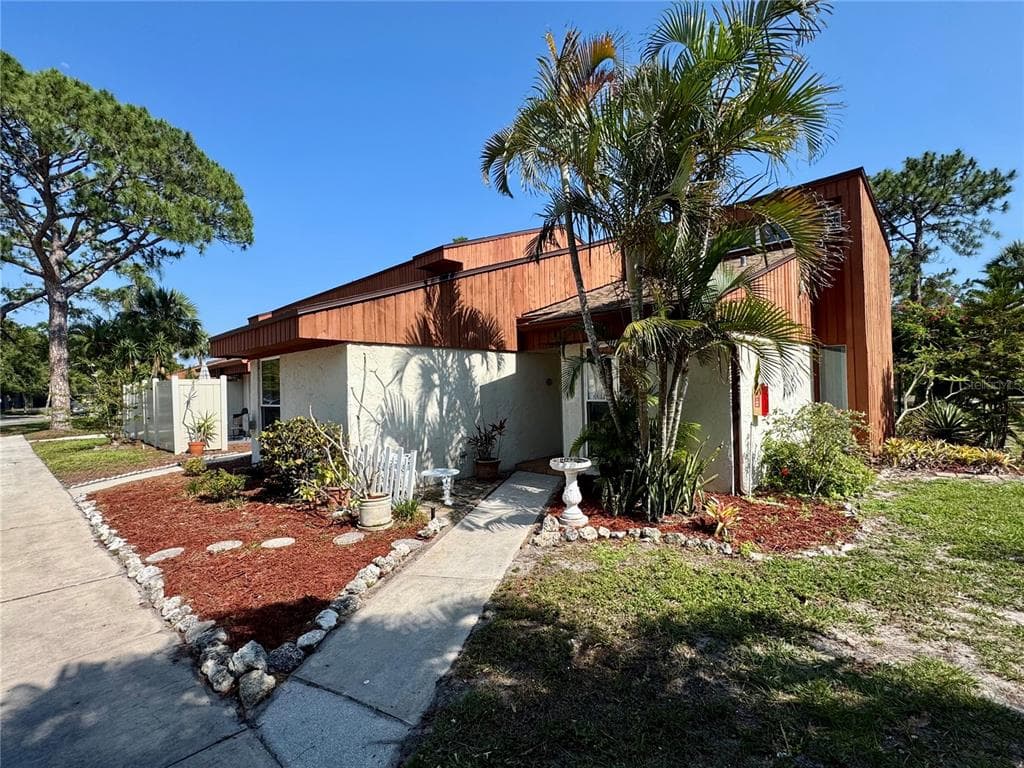 2058 SUNSET POINT ROAD UNIT 11 CLEARWATER, FL 33765