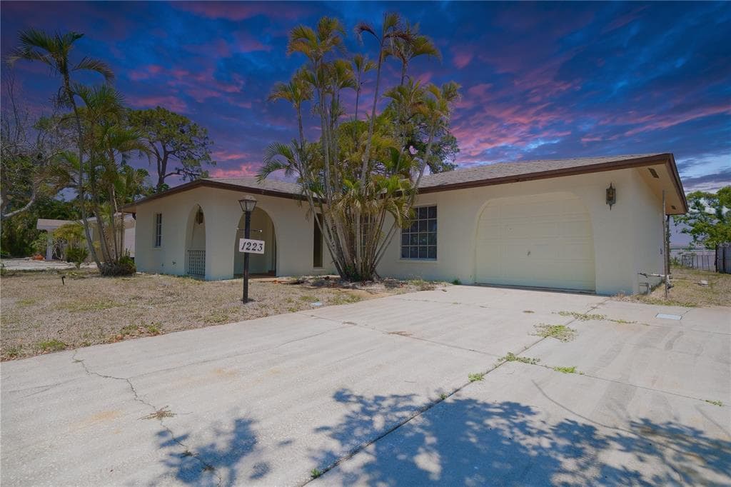 1223 DE NARVAEZ AVENUE BRADENTON, FL 34209