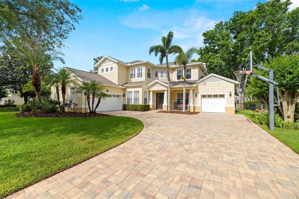 2207 CLIMBING IVY DRIVE