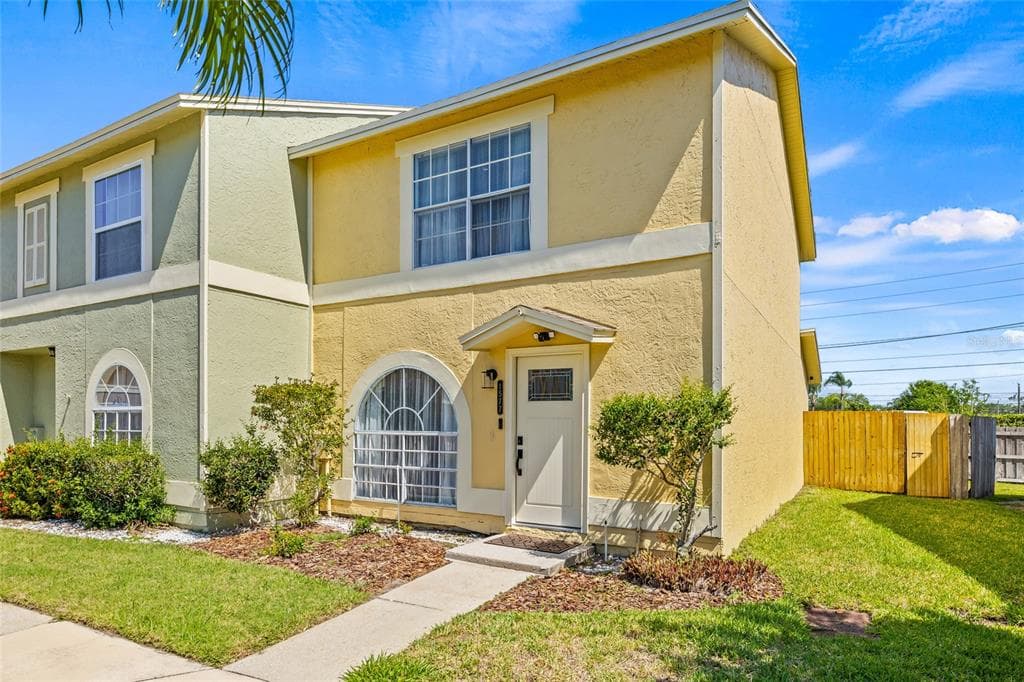 1577 CHATEAUX DE VILLE COURT CLEARWATER, FL 33764