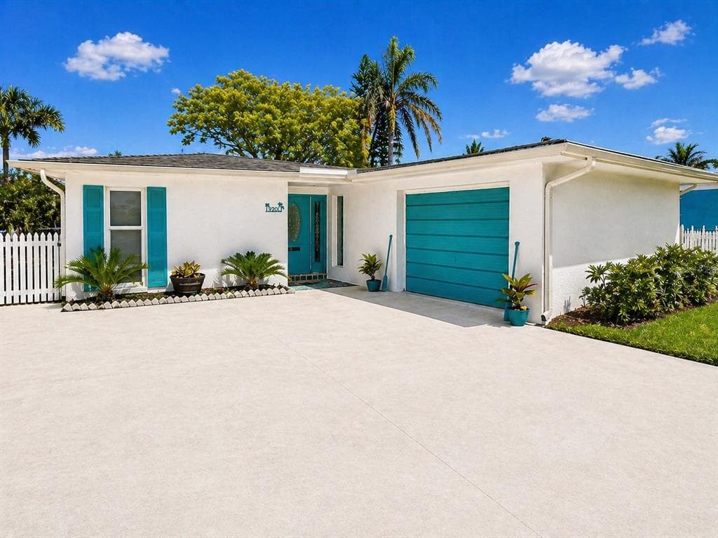 4920 PELICAN DRIVE