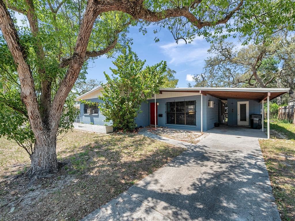 8014 N LYNN AVENUE TAMPA, FL 33604