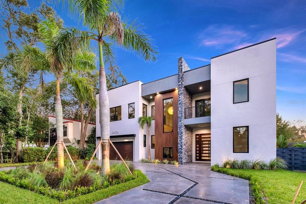 527 W DAVIS BOULEVARD TAMPA, FL 33606